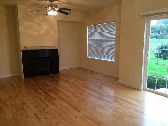 Foto del edificio - Fantastic 3-Bedroom, 2 3/4 bathroom Townho...