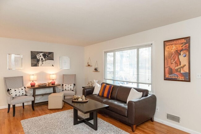 Foto del edificio - 8806 W 71st Terrace