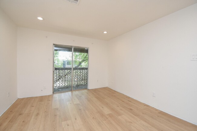 Foto del edificio - 7200 Clarewood Dr
