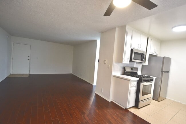 Building Photo - 10745 Hortense St