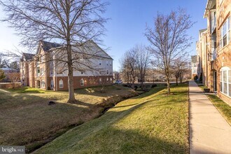 Building Photo - 712 Kings Path