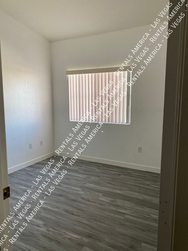 Building Photo - WELCOME HOME!! Gated Silver Pines 2bd 2ba ...