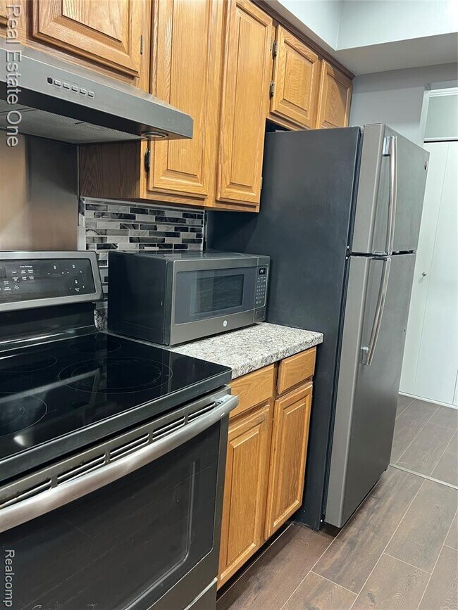 Foto del edificio - 754 E Fox Hills Dr