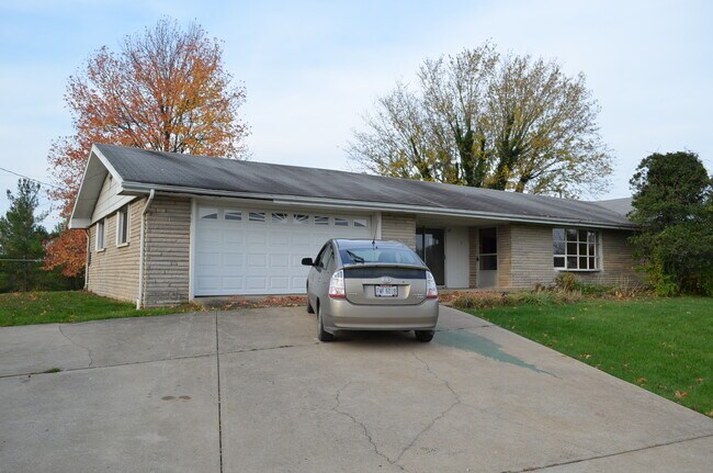 Foto del edificio - 93 Wonderhill Dr