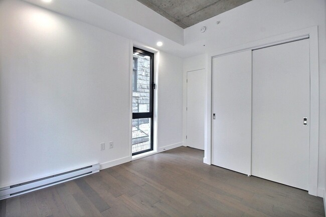 Building Photo - 11 Rue Elgin