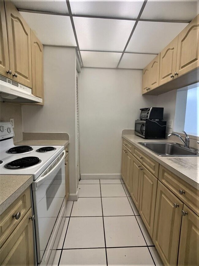 Foto del edificio - 9806 Hammocks Blvd