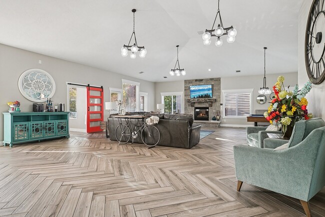 Clubhouse Lounge - Pinebrook