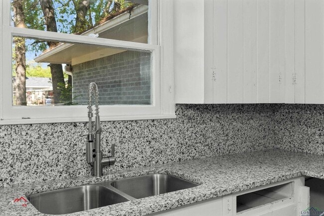 Building Photo - 1307 Ash Ln