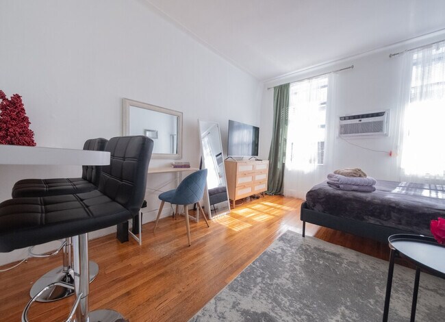 Foto del edificio - 328 E 74th St