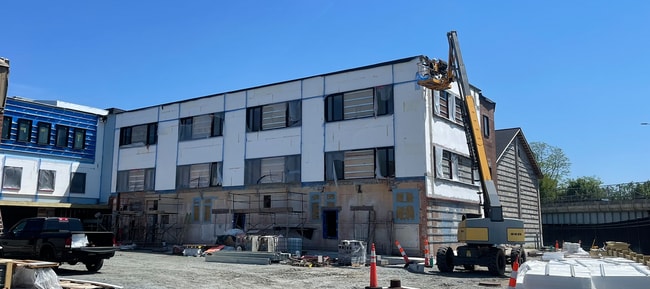 Building Photo - 345 Main St