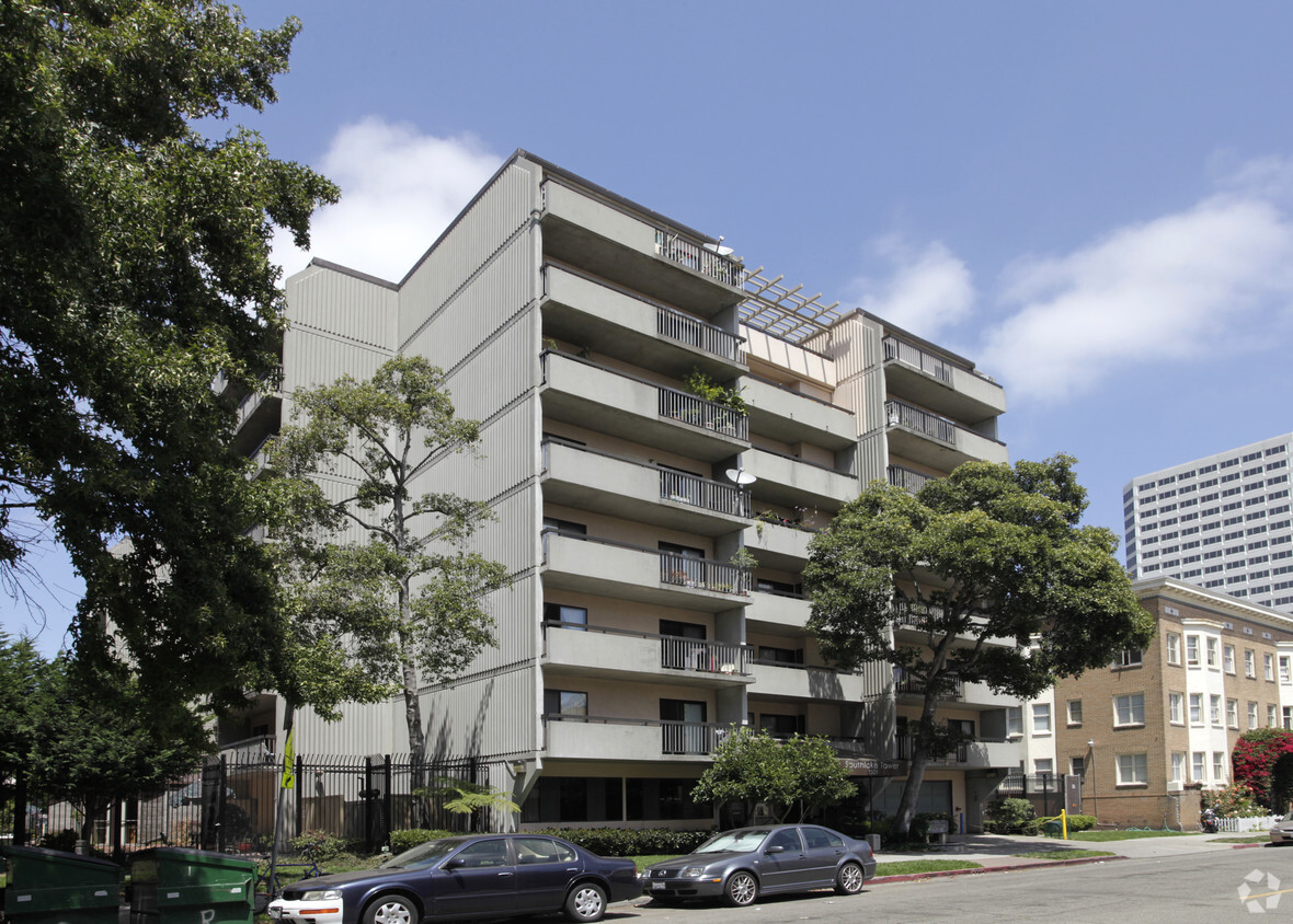 Building Photo - Southlake Tower