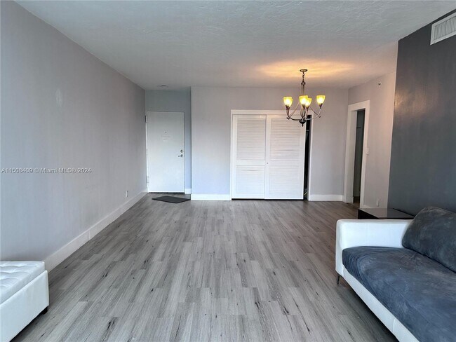 Foto del edificio - 3001 S Ocean Dr