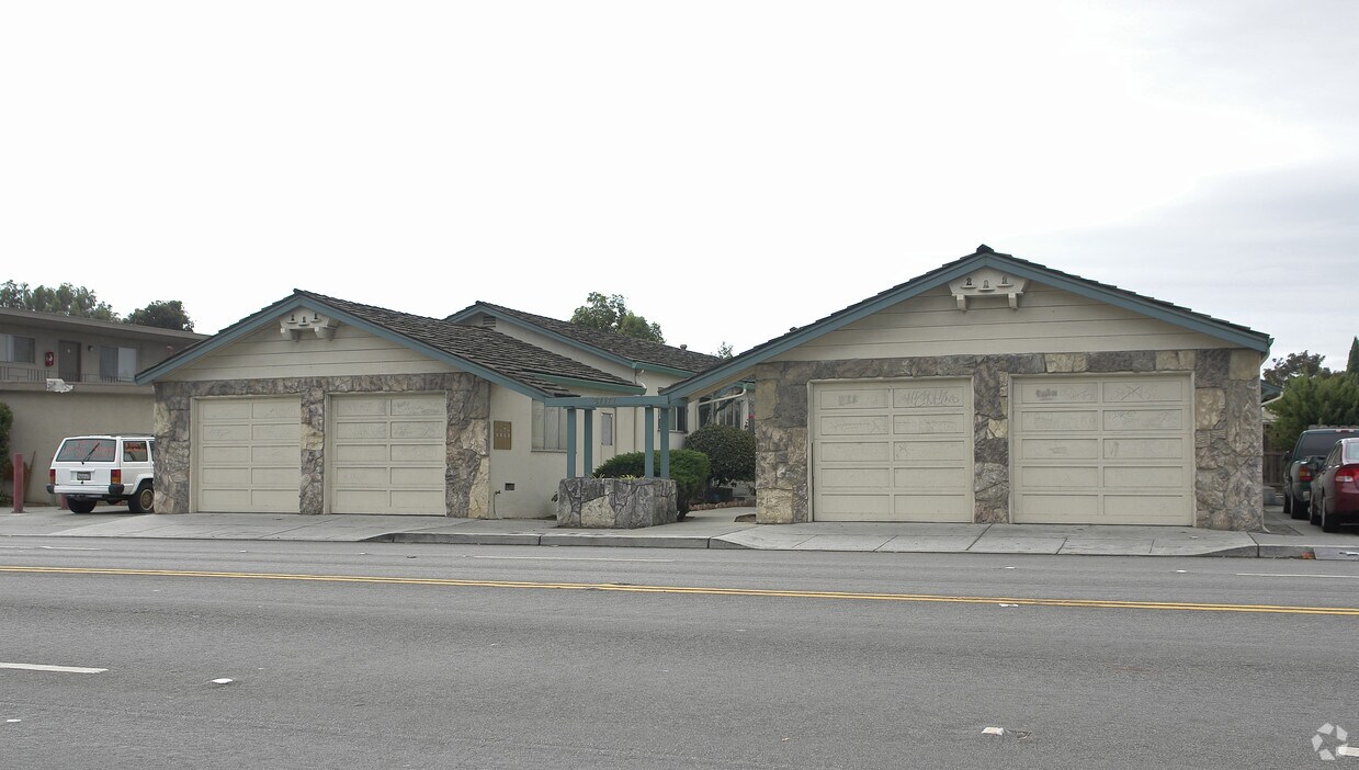 Foto del edificio - 37177 Cedar Blvd