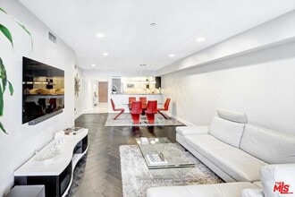 Building Photo - 1319 N Detroit St