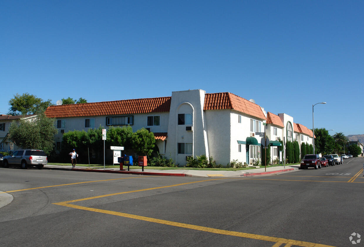 Foto del edificio - Darby Gardens Apartment