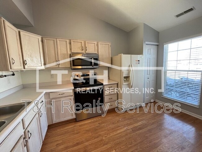 Building Photo - 737 Muirfield Dr