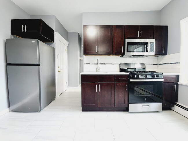 139 W 54th St 4 - 138 W 54th St