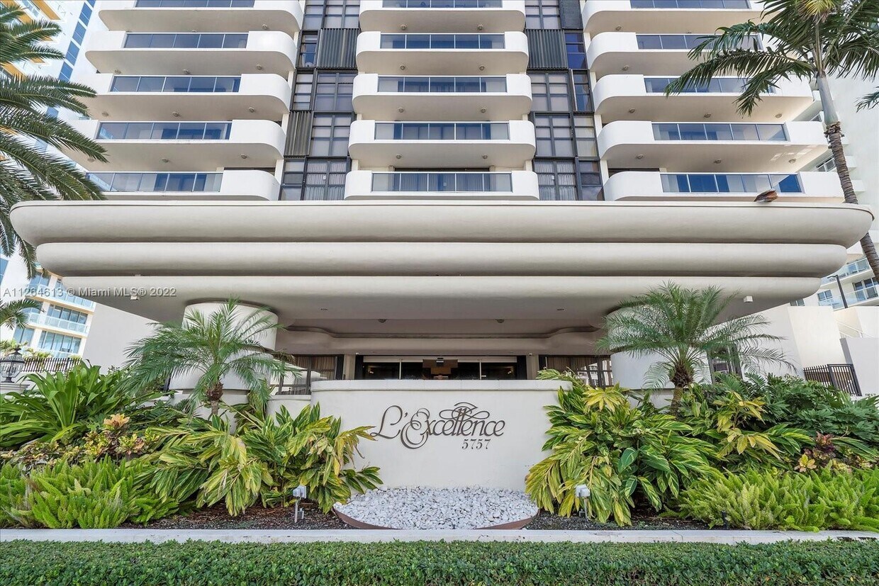 Primary Photo - 5757 Collins Ave