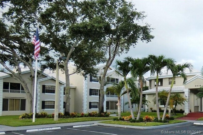 Foto del edificio - 2850 N Oakland Forest Dr