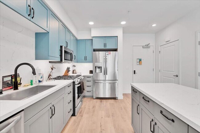 Foto del edificio - 635 Robinson Ave