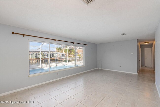 Building Photo - 1740 S Harbor Dr
