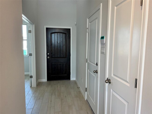 Building Photo - 120 Comet Pointe Dr
