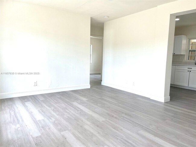 Foto del edificio - 1004 SW 24th Ave