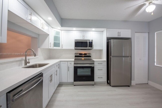 Building Photo - 1200 SW 137th Ave