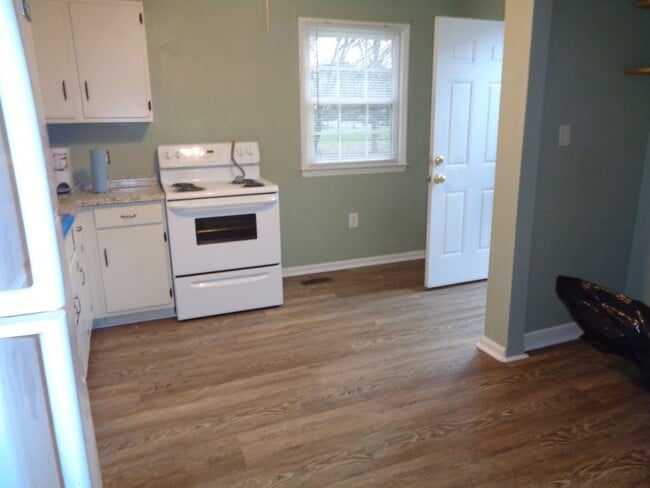 Foto del edificio - Cute House-Nice Yard!