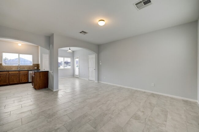 Foto del edificio - 6302 Provident Green Dr