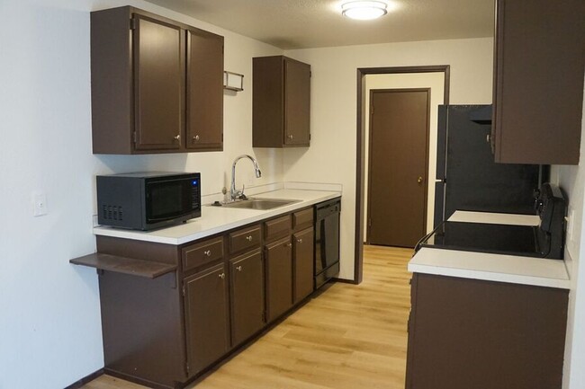 Building Photo - 1-Bedroom, 1-Bathroom Apartment in Fremont...