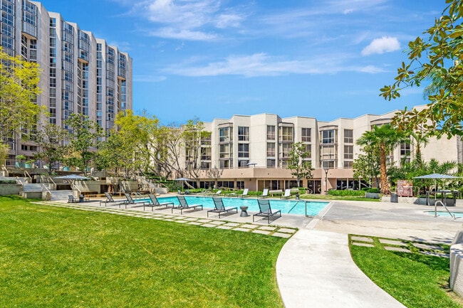 Building Photo - Promenade Towers