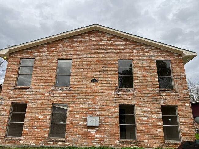 Foto del edificio - 2150 N Sherwood Forest Dr