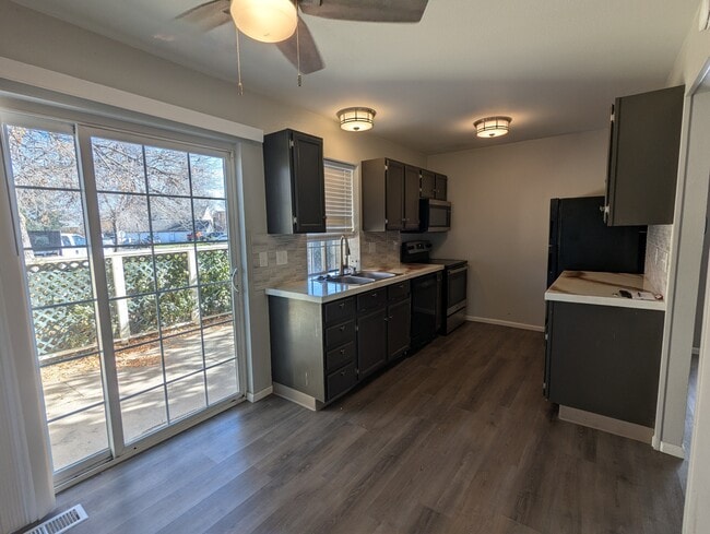 Building Photo - 1525 Hull St