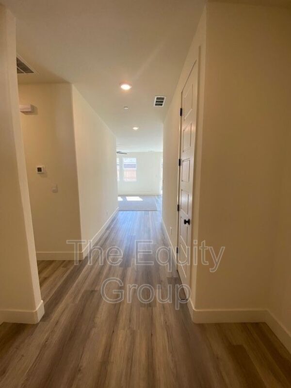 Foto del edificio - 1705 E Mesa Ct