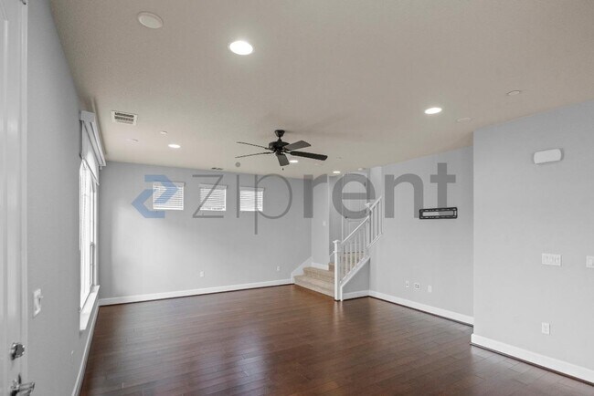 Building Photo - 328 Selby Lane