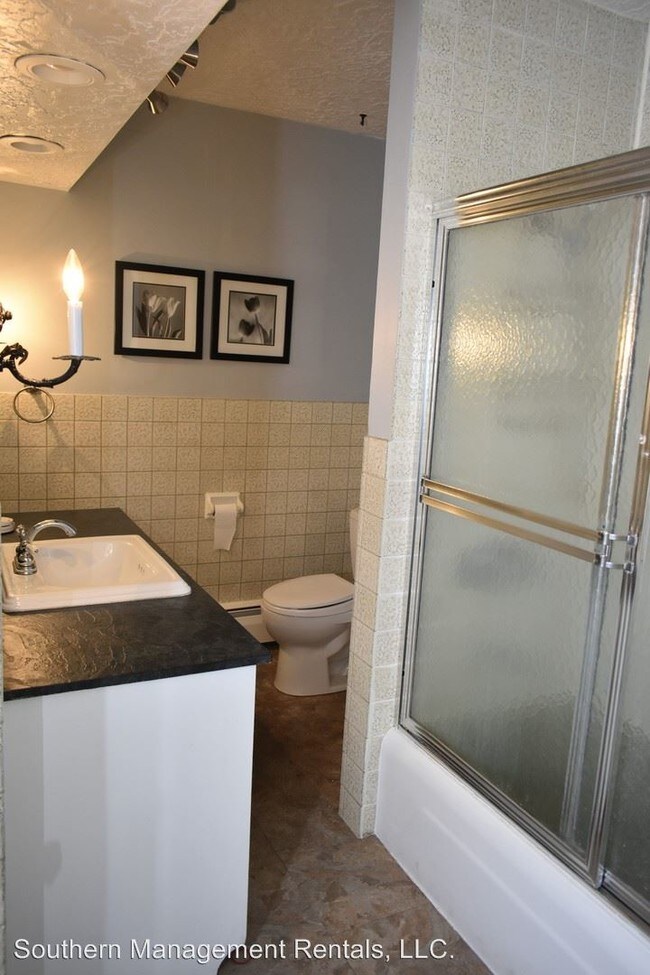 Building Photo - 3 br, 1.5 bath House - 1573 W. Poplar Terrace