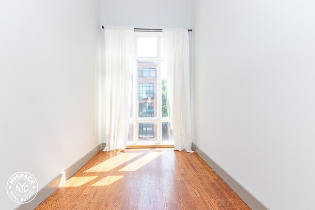 Building Photo - 169 N 7th St