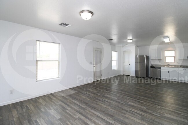 Foto del edificio - 822 N Navajo Ln