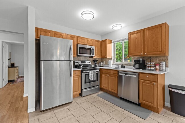 Foto del edificio - 18530 E 14 Mile Rd