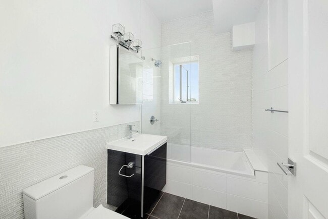 Building Photo - 225 Avenue M
