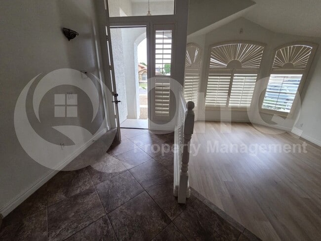 Building Photo - 1535 E Toledo St