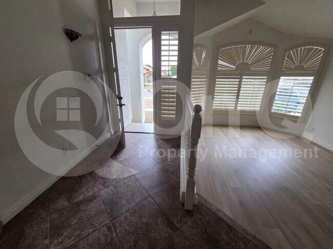 Foto del edificio - 1535 E Toledo St