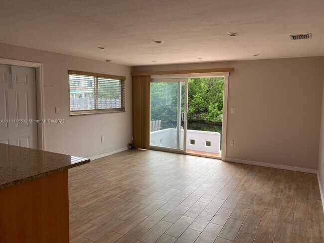 Building Photo - 559 49th St
