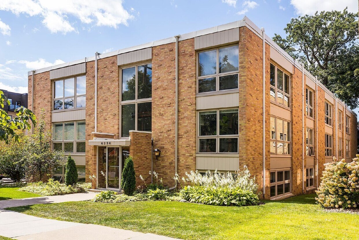 4236 Upton Ave S Unit 423, Minneapolis, MN 55410 Room for Rent in