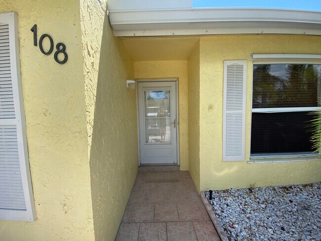 Foto del edificio - 108 Oakwood Dr