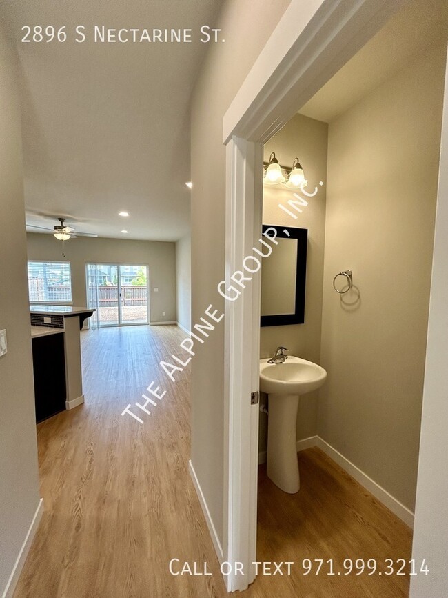 Foto del edificio - Cornelius Townhome - HALF OFF First Month!