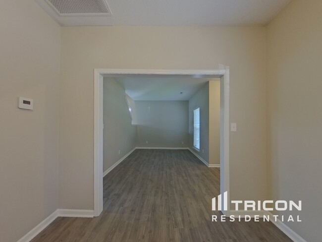 Building Photo - 5725 Shining Oak Ln