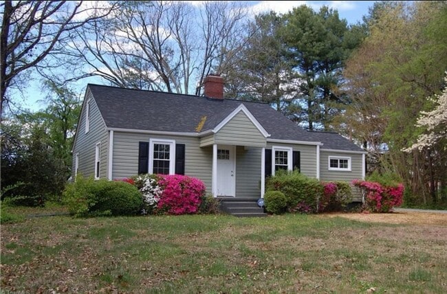 Building Photo - 234 S Peace Haven Rd