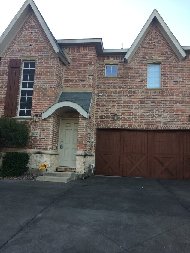 Primary Photo - 2145 Parkview